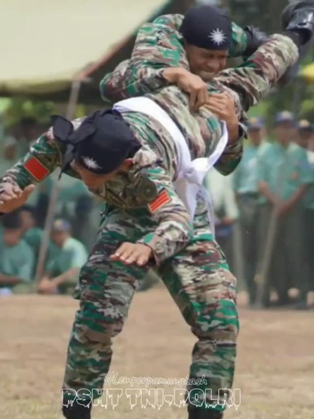 komandan kita  menyapa 👋🤩 halodek #psht #pshttni #pshtpolri #pshttnipolri #tni #polri #presisi #tniindonesia🇮🇩 #capcut #fyp 