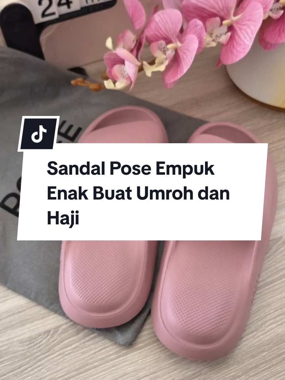 Sandal Pose dengan bantalan tebal jadi sandal empuk nyaman buat jalan kaki apalagi buat umroh dan hajian. #pose #posee #sandal #sandalpose #sandalposee #sandalposeeviral #sandalwanita #sandalpria #sandalempuk 