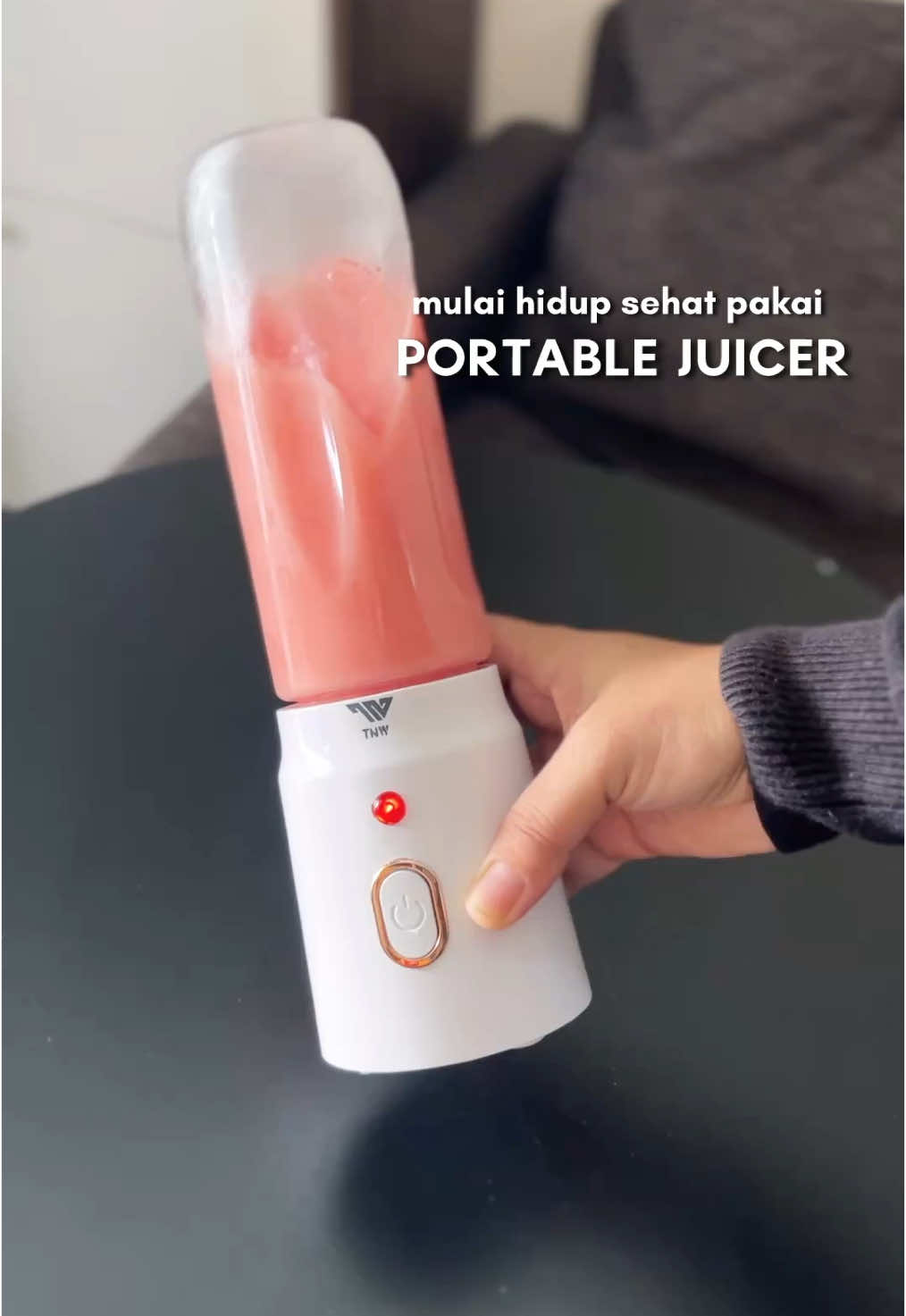 udah nggak ada alesan males ngejus lagi kalau punya ini 😍   2025 yuk hidup lebih sehat guys 🤎 #portablejuicer #juicer #blender #blenderportable #fruitjuice #juicerecipe #tnw #juicerportable #tnwjuicer 