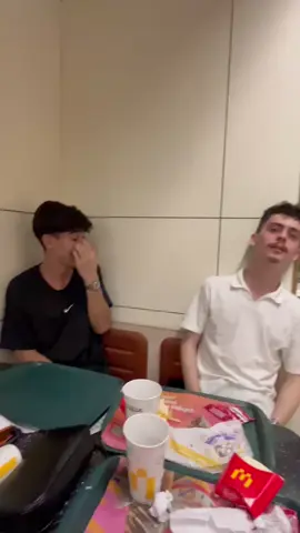 vlw @Ecleticballs♱ vc criou monstros imparáveis (não conhecíamos as minas do vídeo)
