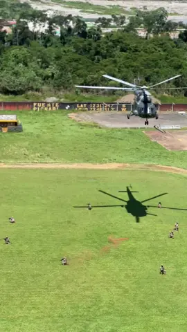 Somos adictos a la adrenalina 🔥😎😌 #militar #adrenalina #DOE #extraccion #combat #helicopter #vraem 