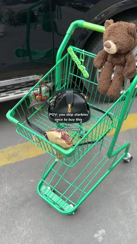 So elegant vintage bag🦋🖤💐👜#bag#handbag#crossbodybag#elegant#| ock #stylish #bagessentials #giftideas #tiralistikiokshopholidayhual #tiktokshoplastchance #tiktokshopnewvearnewaura #spotlightfinds #tiktokshopmothersday 