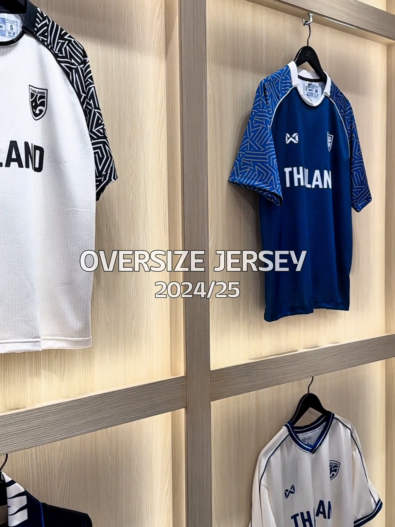 No stress, Just style Oversize made easy — full fits, full prices, all shoppable now 🔥  . #warrix #warrixthailand  #เพราะทุกMOVEมีความหมาย​ #MOVEแบบทีมชาติไทย #ของแท้ต้องwarrixofficial #ฟุตบอลทีมชาติไทย