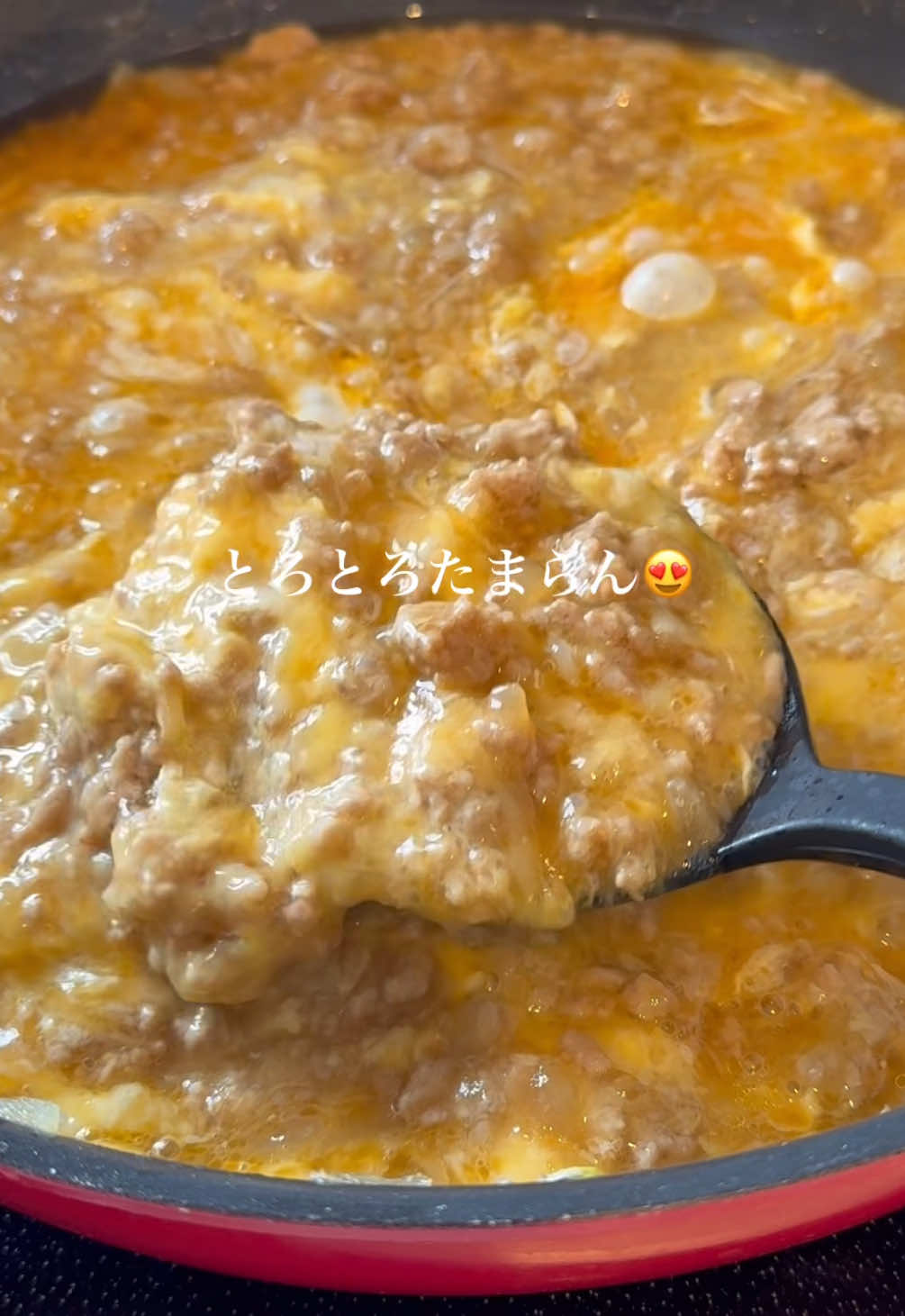 【子供が秒で完食😂洋風とろたまそぼろ丼】 チーズ入れたら、とろとろがたまらんくて大正解🙆‍♀️◎ 簡単すぎるのに旨いって🤦🏻‍♀️ #おうちごはん #時短レシピ #簡単レシピ #肉レシピ 