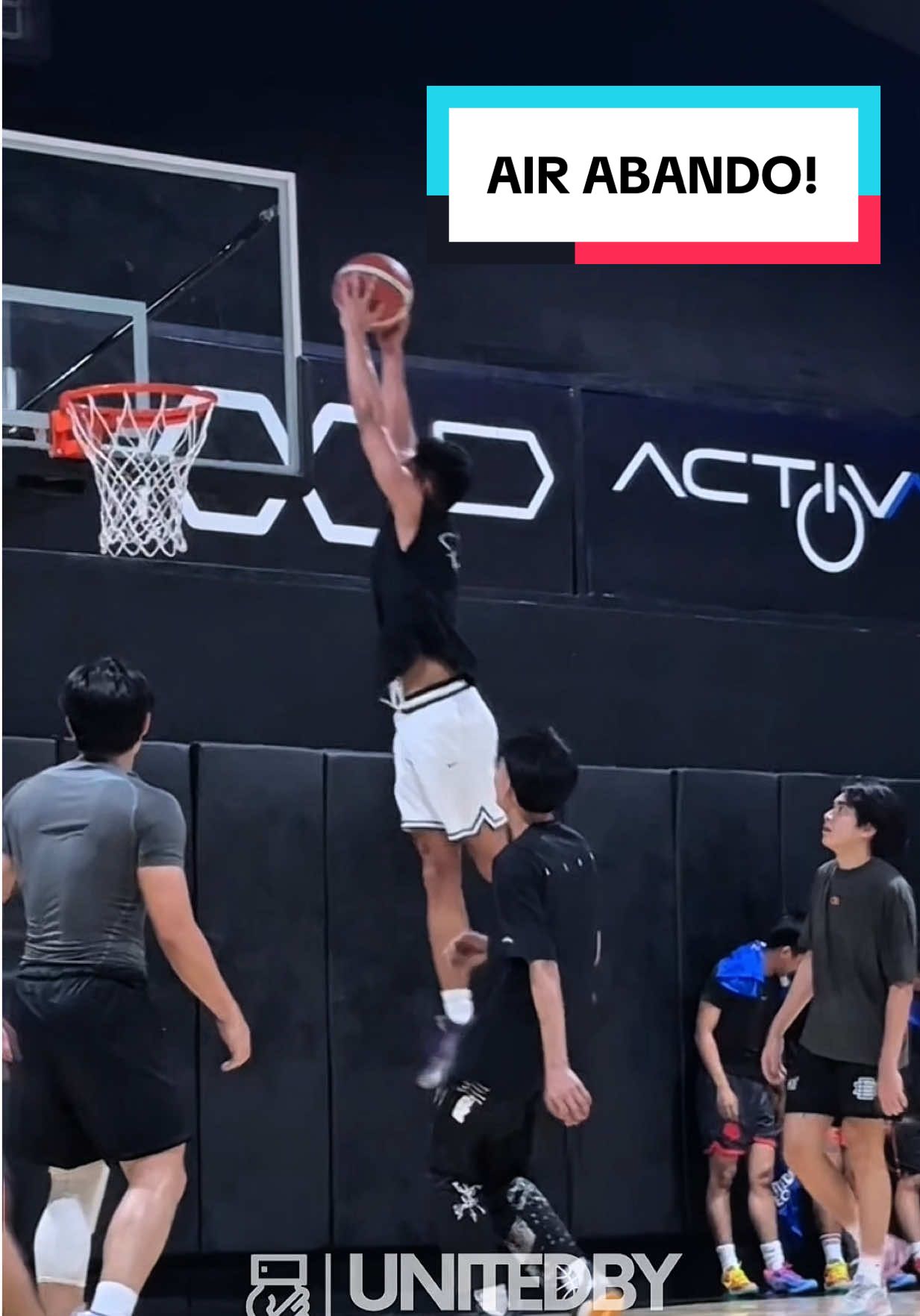 Air Abando took flight at United By The Game  @Rhenz Mamuyac Abando  @unitedbythegame   #rhenzabando #AirAbando #foryoupage #foryou #fyp #bensss #benceltan #ubtg #unitedbythegame #dunk #slamdunk 