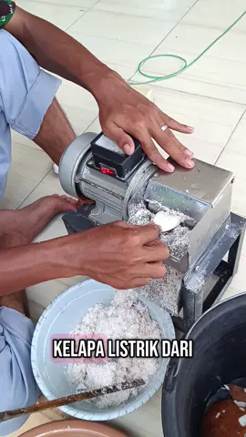 Mesin parut kelapa listrik  #mesinparutkelapa #mesinparut 