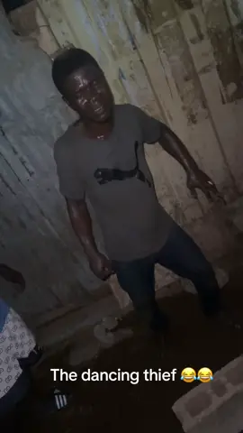 The dancing thief 😂🤣  #worldwide #funny #thief #ghanatiktok🇬🇭 #nigeriantiktok🇳🇬 