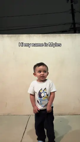 2 year old does USC ice bucket challenge 😭 #fyp #uscicebucketchallange 