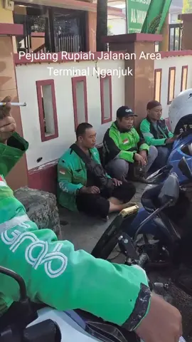 Pejuang Rupiah Ojek online Area Terminal Nganjuk. #grabbike #grabcar #gojek #xbcyza #affiliatemarketing #fyp #viral #ceritaojol 
