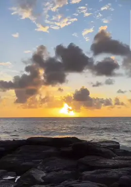 #sunrise #sea #sky #fypシ゚ #creatorsearchinsights #lonely #nana 