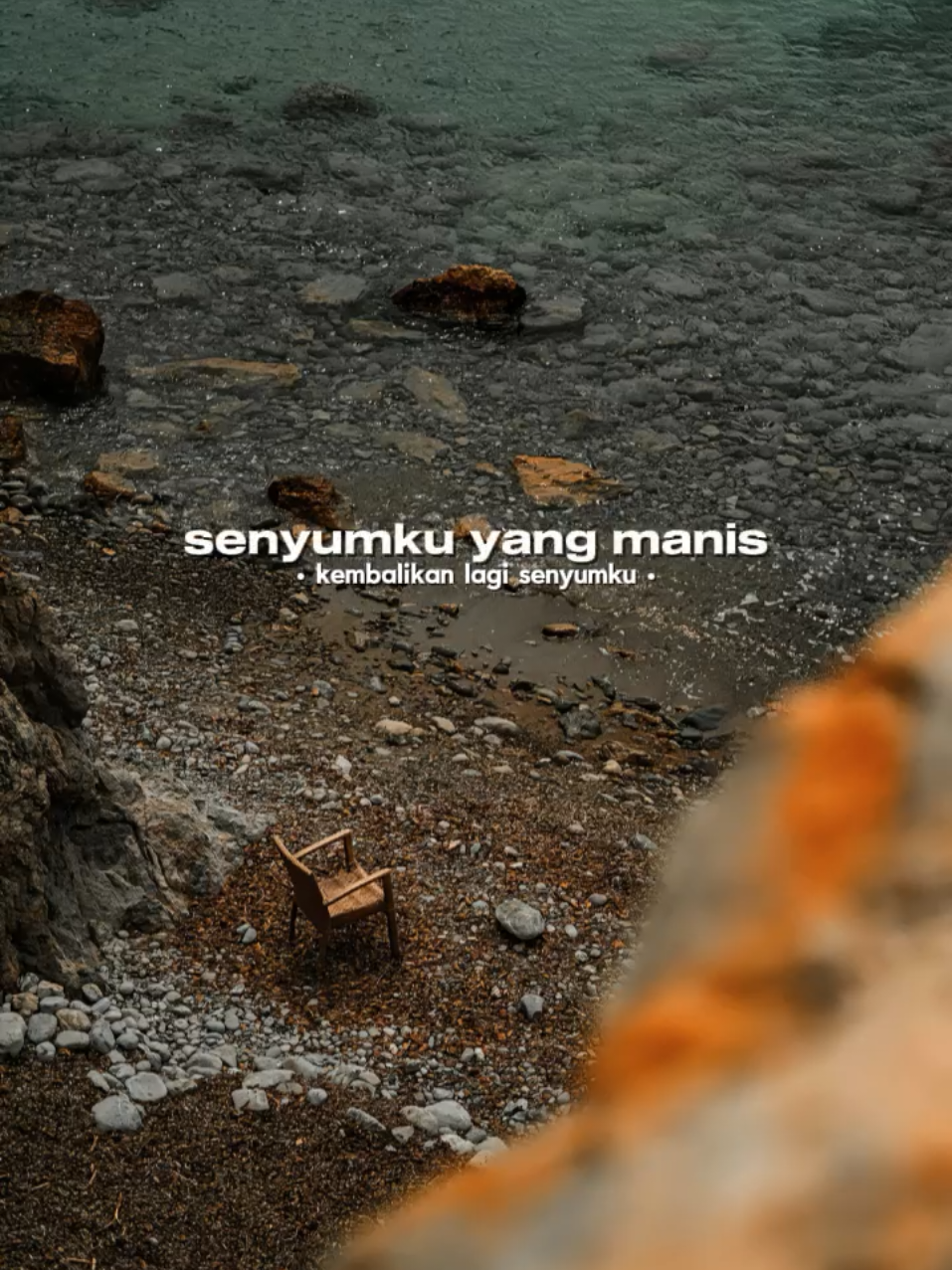 Kembalikan lagi senyumku yang manis seperti dulu 🥺🥀 ♪ Kembalikan Lagi Senyumku ♪ @rizapallupi  #lirik #kembalikanlagisenyumku  #rizapallupi #foryoupage #fyp 