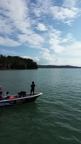 Bismillahirrahmannirrahim…semoga dipermudahkan segala urusan kita semua..suggest gik sine best ngail di dalam perjalanan dari Telok Melano sampai Limbang? #hafizsuiphookingtime #fishingcontent #sarawakfishing #fishingtoursarawak