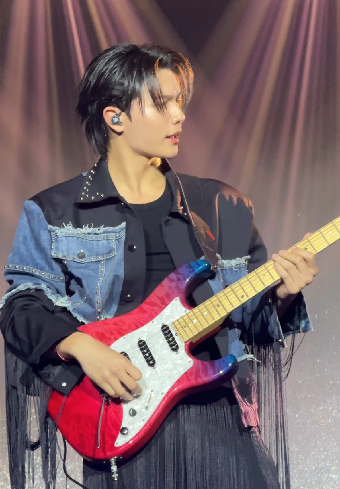 弹吉他超帅的威廉！！！🤘🤘 @Williamjkp1  #williamjkp #LYKN  #LYKNASIATOURxPHNOMPENH