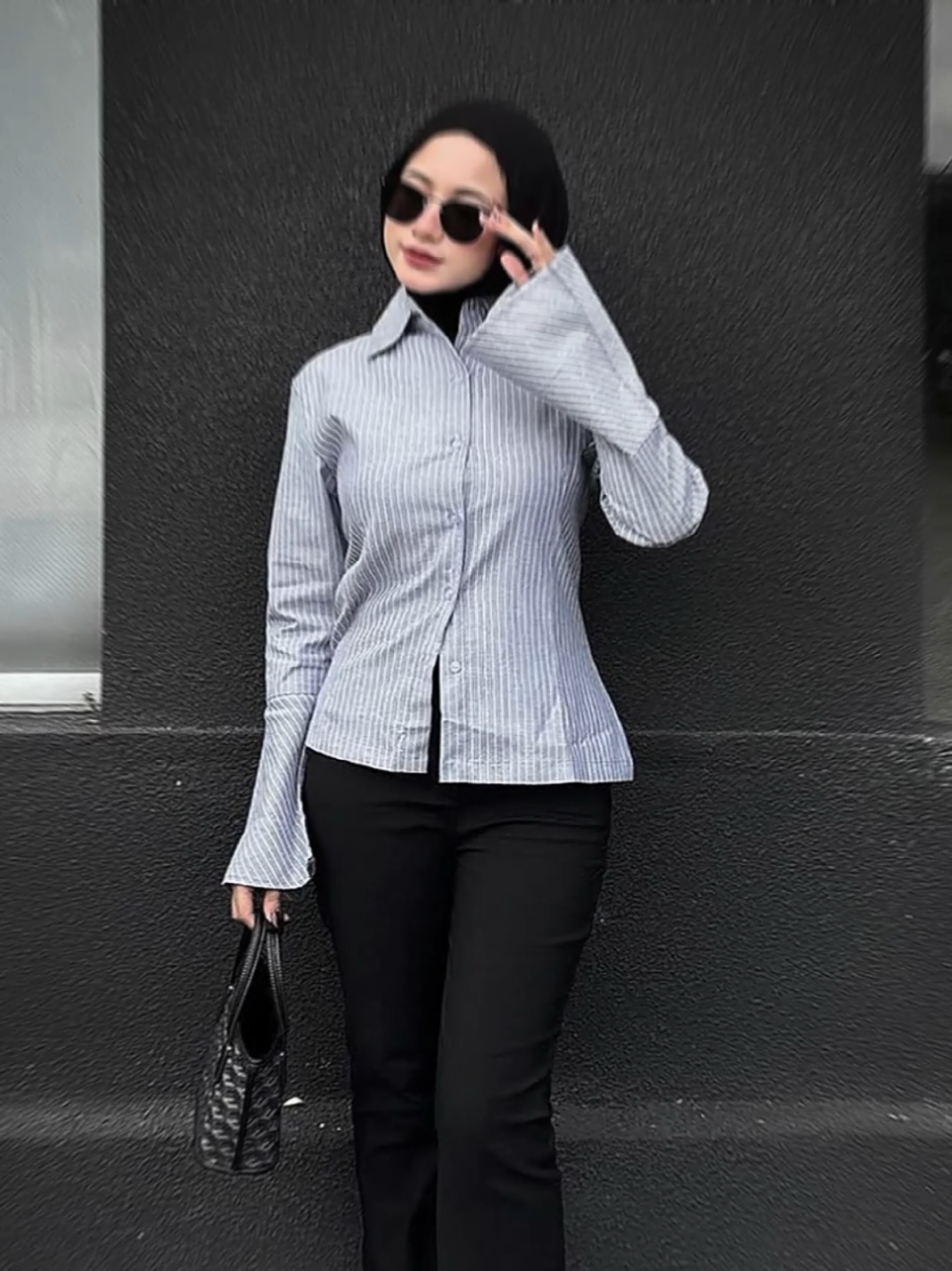 Outfit Kemeja Pres Body Stripe Kekinian #JJCapCut #CapCut #viraltiktok #ootdfashion #OOTD #kemeja #kemejawanita #inspiration #celebrity #foryou 