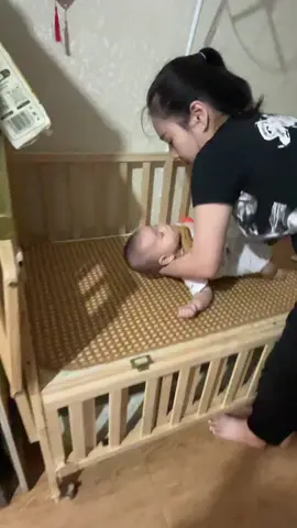 Nôi cũi cho bé ghép giường cho bé tiện lắm các mẹ ơi#noicuichobe#xinhmai1995 