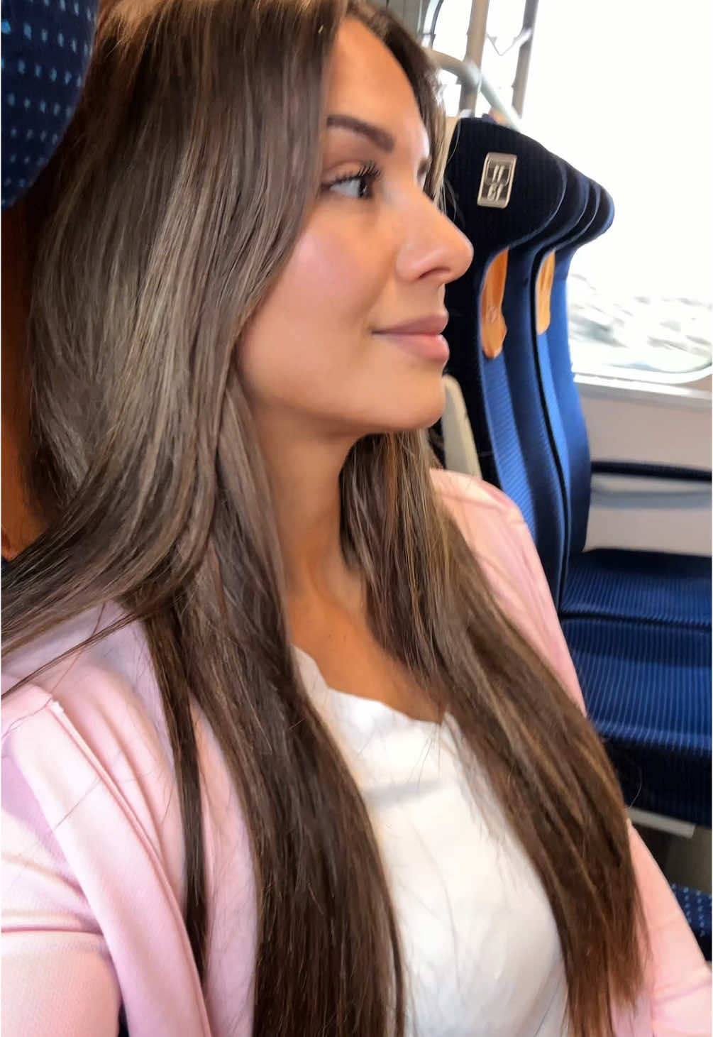 Tak to ja mogę jeździć ☺️ prawie cały wagon dla mnie 😂🌸#dc 