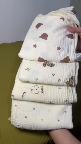 must have to mga mommies ksi napaka ganda ng tela niya perfect para sa mga baby natin!! #muslinblanket #muslintowel 