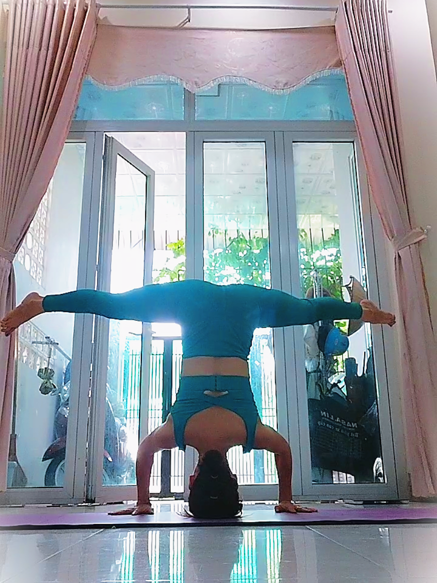 Chuỗi nhện chuối xoạc ngang, thử thách cùng mình nhé. #yogapose #yoganguoimoibatdau #năng_lượng_tích_cực #xuhuong 