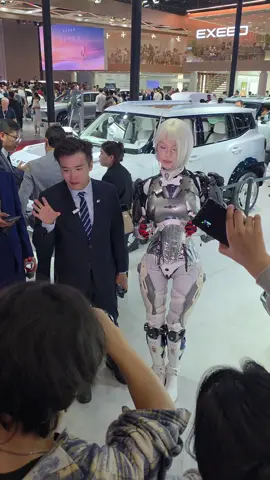 Jetour’s AI Robot showing off the bold and tech-packed Jetour T2 at the Shanghai Auto International Motor Show! Future meets adventure right here.  Jetour - Together for Future #JetourT2 #ShanghaiAutoShow #JetourT2 #Jetour #ShanghaiAutoShow #CarTok #AutoTech #SUVGoals #AIShowcase #FutureDrive #JetourRobot #TechMeetsAdventure #ChinaAutoShow #4x4Life #shangaiMotorshow2025 #jetour 