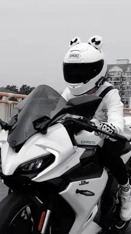 Black and white is the best match for motorcycles! #RideArmored #ride #motorcycle #motorcycles #outdoor #Sports #Armor #Cool #locomotive #Rider #femalerider #motorcyclegirl #motorcycleriding #sportsgirl #motorcyclegirlloutfit #BMW #bmwmotorsport #bmws1000rr #motorcyclemountainriding #ducati 