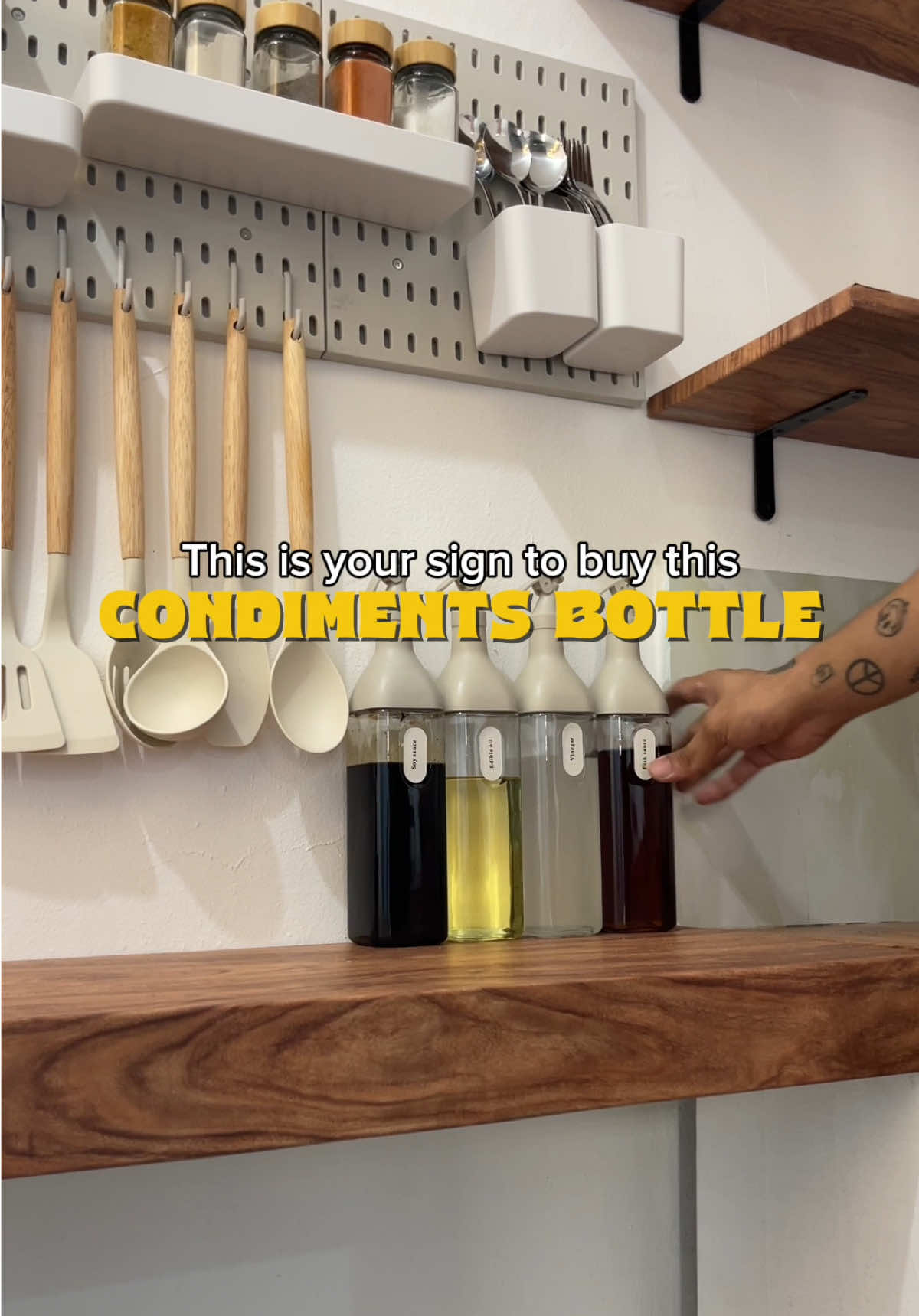 Aesthetic Condiments Glass Bottle | Soy Sauce, Vinegar, Fish Sauce, Oil Dispenser Bottle #condiments #condimentsbottle #condimentsbottleset #kitchen #kitchenware #kitchenfinds #tiktokmademebuyit #tiktokfinds #tiktokbudol #budolfinds 