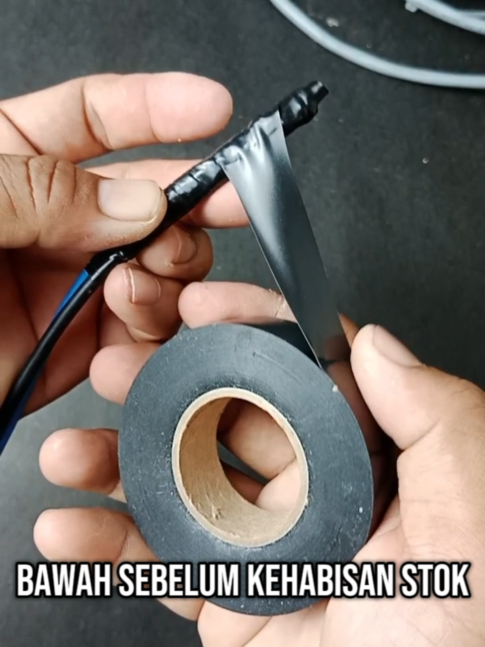 isolasi, selotip, lakban hitam sambungan cable lagi promo  #isolasi #isolasilistrik #isolasi #isolasikabel #isolasikabellistrik #isolasikuat #kabelisolasi #lakbanlistrik #lakban #lakbanhitam #selotip #solasi 