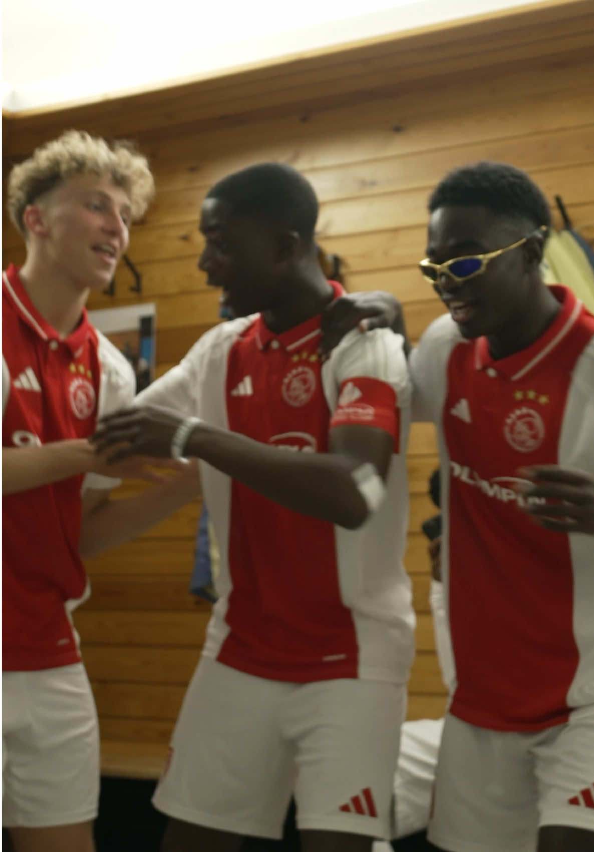 Dancy vibes on Jealousy in the dressing room after Ajax U17s #FutureCup win 🕺😂