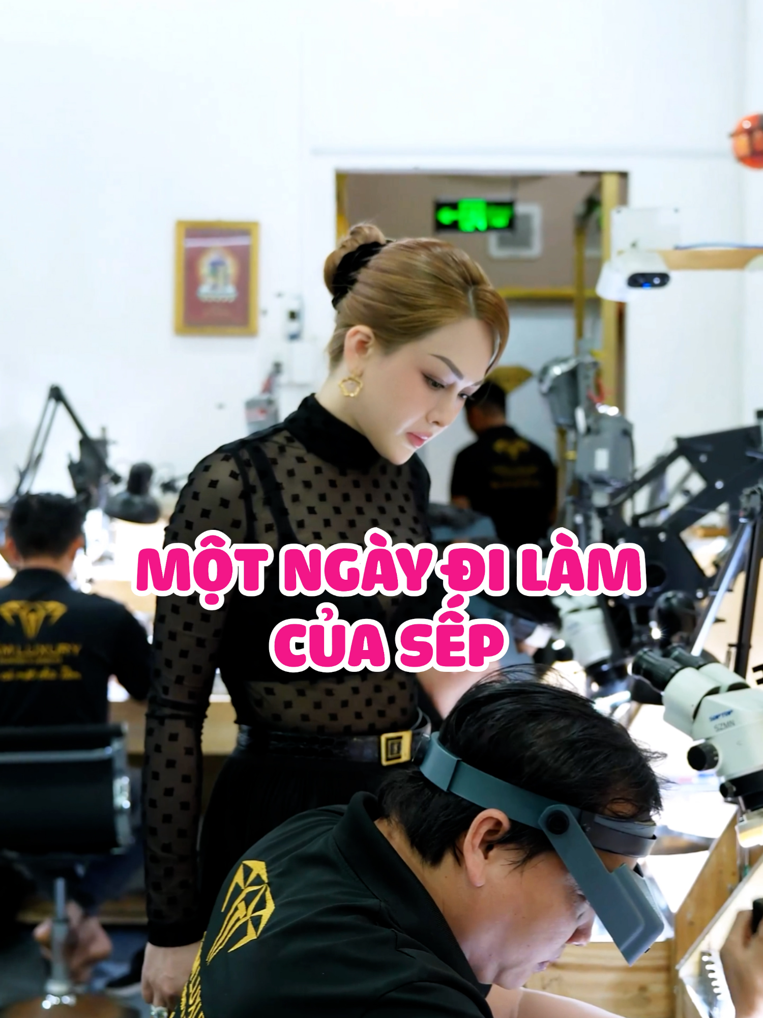 Một ngày đi làm của sếp em @nocnhatamluxurychannel @tamluxury.channel @onganhluxury @vothanhhien.92 #fyp #diamond #trend #tamluxury #vothanhhien #kimcuong #ceotamluxurydiamond #nocnhatamluxury #thamcungke