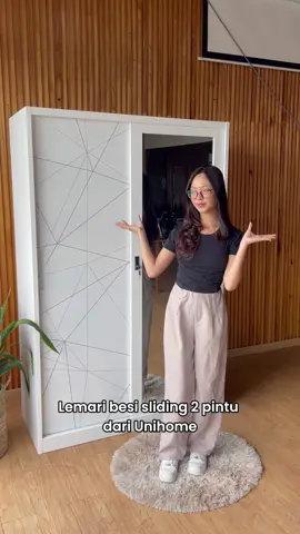 Cari lemari yang aman, awet, dan hemat tempat? Kenalan dulu sama Lemari Besi Lina 120 ✔️ Pintu sliding, anti makan tempat ✔️ Material besi – anti rayap & anti karat ✔️ Desain modern: ada magnetic door closer & stoper Di dalamnya lengkap banget: ruang gantung, 3 laci, brankas kecil, plus kompartemen atas untuk koper/bedcover Dan pastinya, udah ada kunci. Super aman!  Semua ini bisa kamu dapetin dengan harga 1 jutaan aja. Lemari Pakaian Besi - Lina 120 Dimensi: 120x50x185 cm Material: Metal Kunjungi official e-commerce kami di Uni Home Furniture dan nikmati Free Ongkir ke seluruh Pulau Jawa, Bali, dan Madura. Uni Home, Furnish Your Dream. #unihomefurniture #furnishyourdream #wardrobe #lemaripakaianbesi #lemari #lemari2pintu