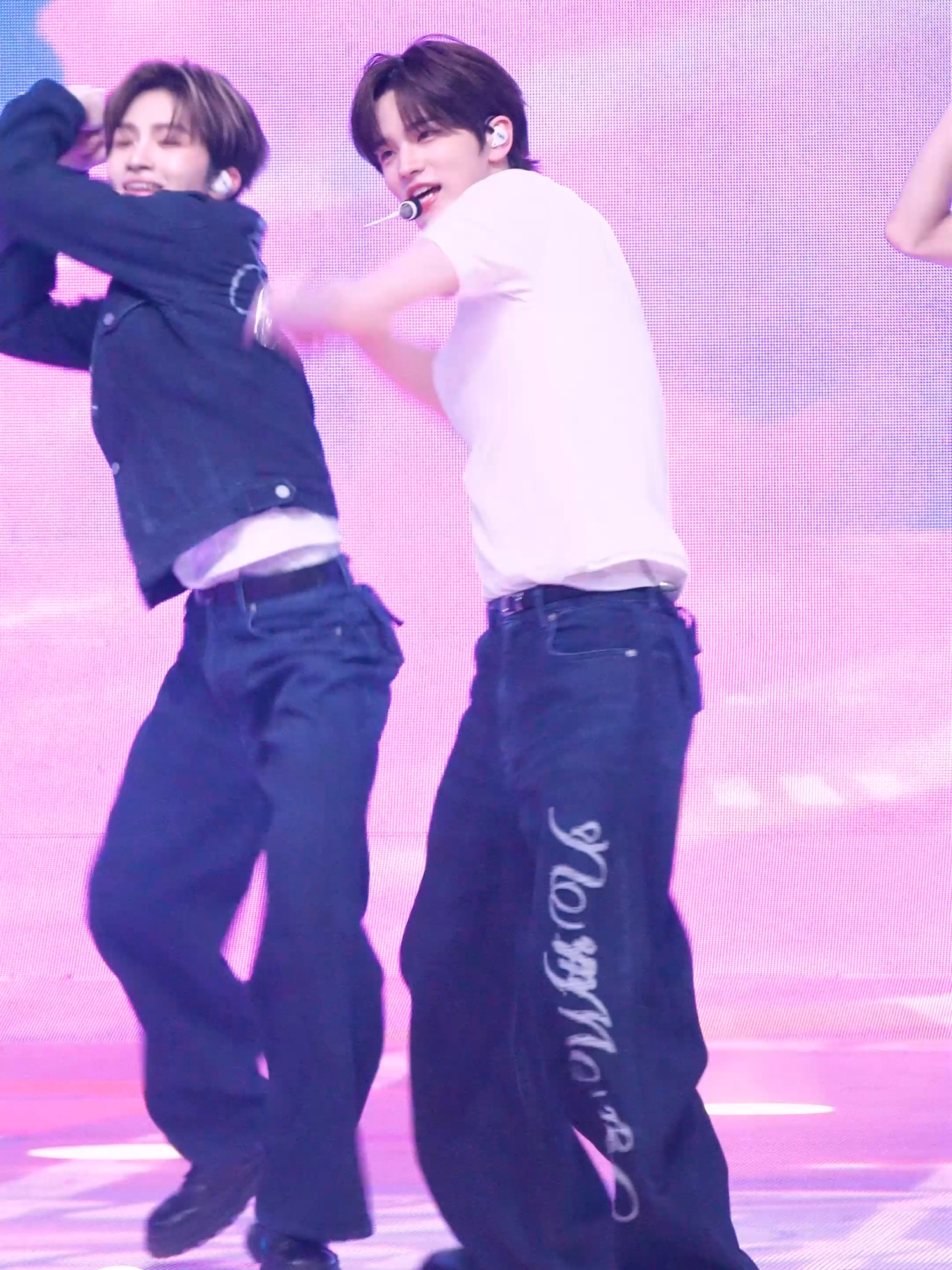 신유가 미남인 이유? 흰티가 너무 잘 어울리기 때문에🤍 #MPD직캠 #MPDFanCam #M2 #TWS #투어스 #마음따라뛰는건멋지지않아 #SHINYU #신유 @tws_pledis