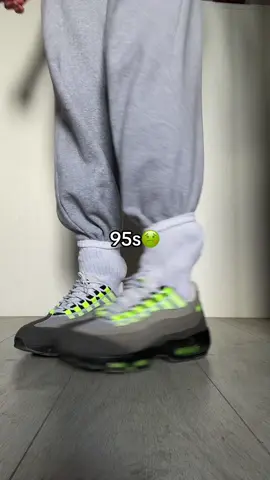 That’s how we like our 95’s🤩 #am95 #airmax #airmax95 #nike #sneakerhead #shoeschallenge 