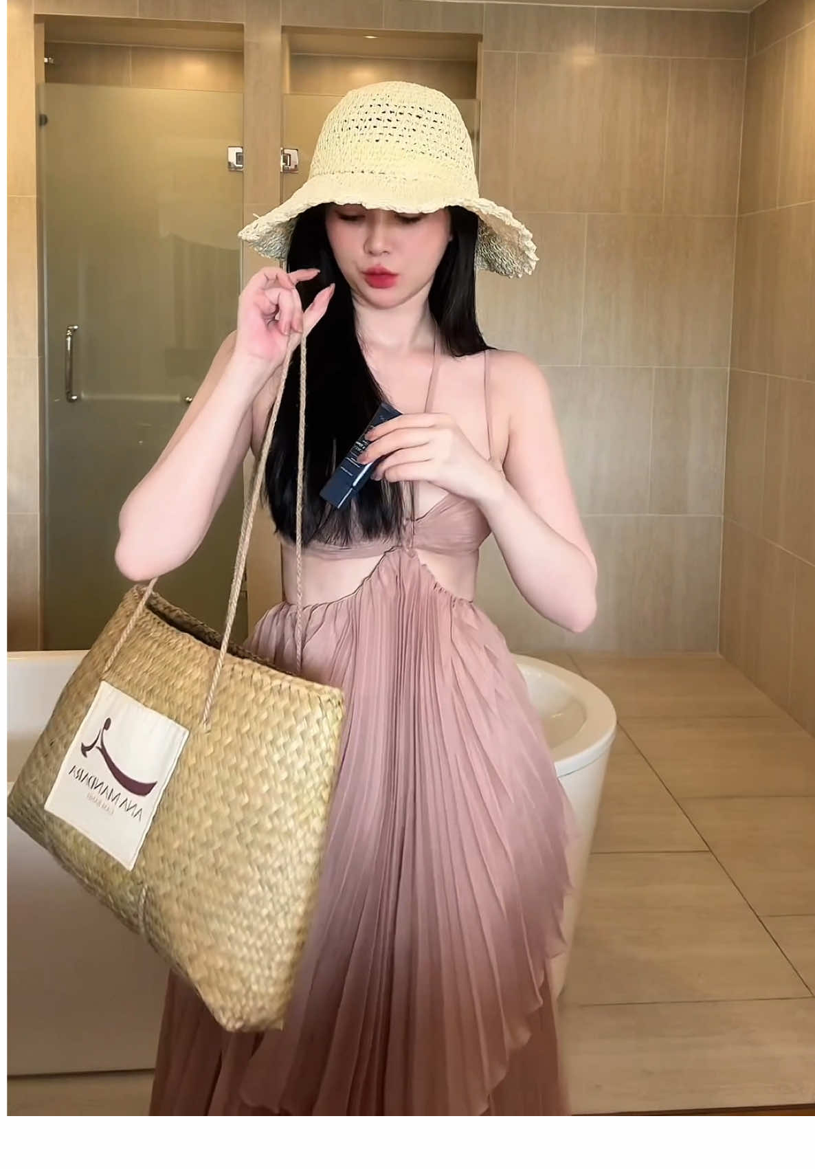 Kem chống nắng với 4lớp màng lọc phổ rộng, nâng tone, thoáng ráo, nhẹ mặt, kháng nước, phù hợp cho cả da nhạy cảm #beskin #totuyettram #totuyettrambeskin #kcnbeskin #kemchongnangbeskin #sonbeskin 