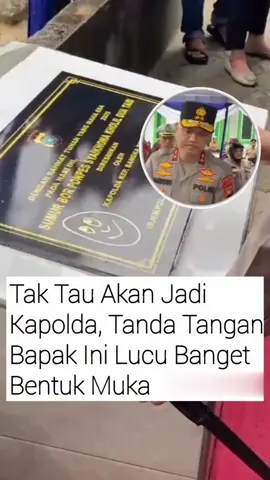 Lucu Banget ttd nya pak 🤣🤣 Tanda tangan lucu Kapolda Kepulauan Bangka Belitung Irjen Hendro Pandowo yang dibubuhkan pada sebuah prasasti viral di media sosial. Hendro mengatakan bahwa tanda tangan itu sengaja dibuat sebagai ungkapan rasa bahagia.