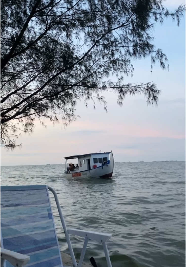 🌻#lakshitacoffee #marina #pantaimarinasemarang #semarang #indie #nyore #fyp #semarangstory 