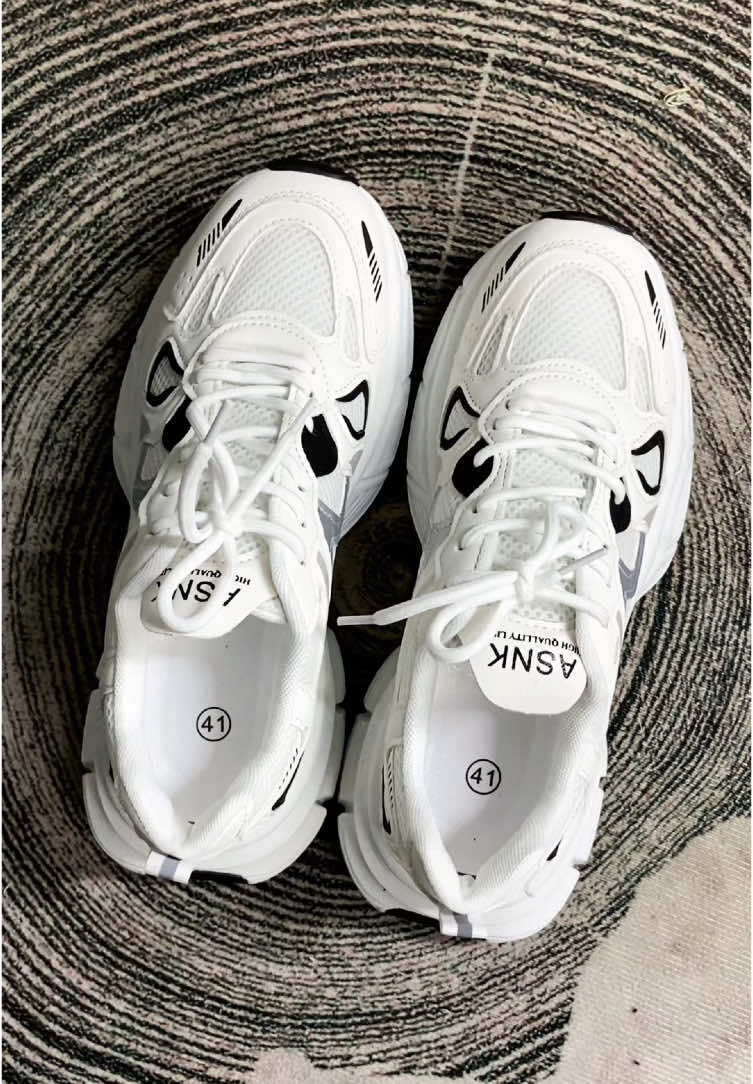 sepatu cakep ga kalah keren buat ootd lo🫵🏻😎 #fashiontok #outfitinspo #outfitideas #outfitcowok #sneakers 