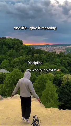 Hands up high #motivation #gymmotivation #fitnessmotivation #discipline #seanpaul #GymTok 