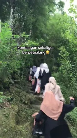 Jeletet mantu 🫵🏻naik kepuncak pucuk🤭 parkirnya jauh disana🙈 #fyp #viral #vidioviral #tiktok #kondangan #gunung #seblakjeletet #fyppppppppppppppppppppppp #nikahan #kebumen 
