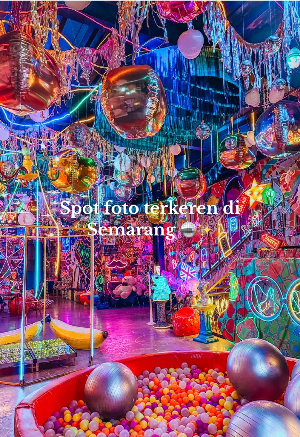 Spot foto terkeren di Semarang 😍💖🪩 #exploresemarang #wisatasemarang #semarangstory #semarang #fypシ 