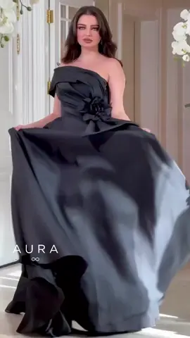 حين يتحدث السحر بلغة الأناقة… فستان أسود ينبض بالفخامة في كل طيّة 🖤✨ زوري بوتيك أورا / بالأفينيوز / مجمع زهرة 📍  واكتشفي التشكيلة الجديدة لفساتين السهرة ⭐️ للطلب اونلاين عن طريق المتجر الالكتروني/  https://bianca-nera.com/ أو عن طريق رقم الواتساب/ 96598006633 🔎3036 #aura #kuwait #newcollection #dresses #elegance