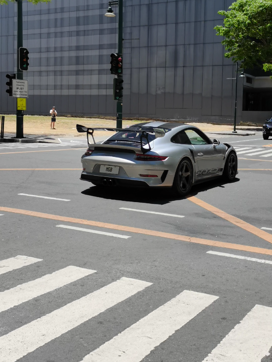 BGC Sports Cars Fly-by #porsche #ferrari #bmw #bgccarspotting #carsofmanila #cartok
