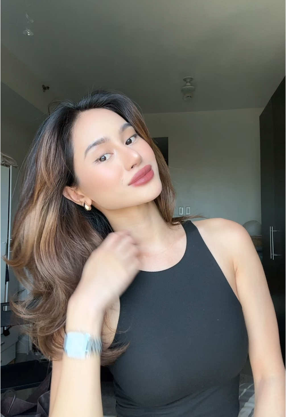 this lippie thoooo 💋💋💋 #lipstick #grwm #makeup #lippie #issy #fyp #trending #foryoupage #lipsticklover #lipstickswatch #makeuptutorial #beautyhacks #lipcombo #makeuplook #makeupreview #TikTokBeauty #BeautyTok #makeuptransformation #makeupreels #glamlook #lipstickcheck #lipstickaddict #beautyroutine #Local Brand Clothing 