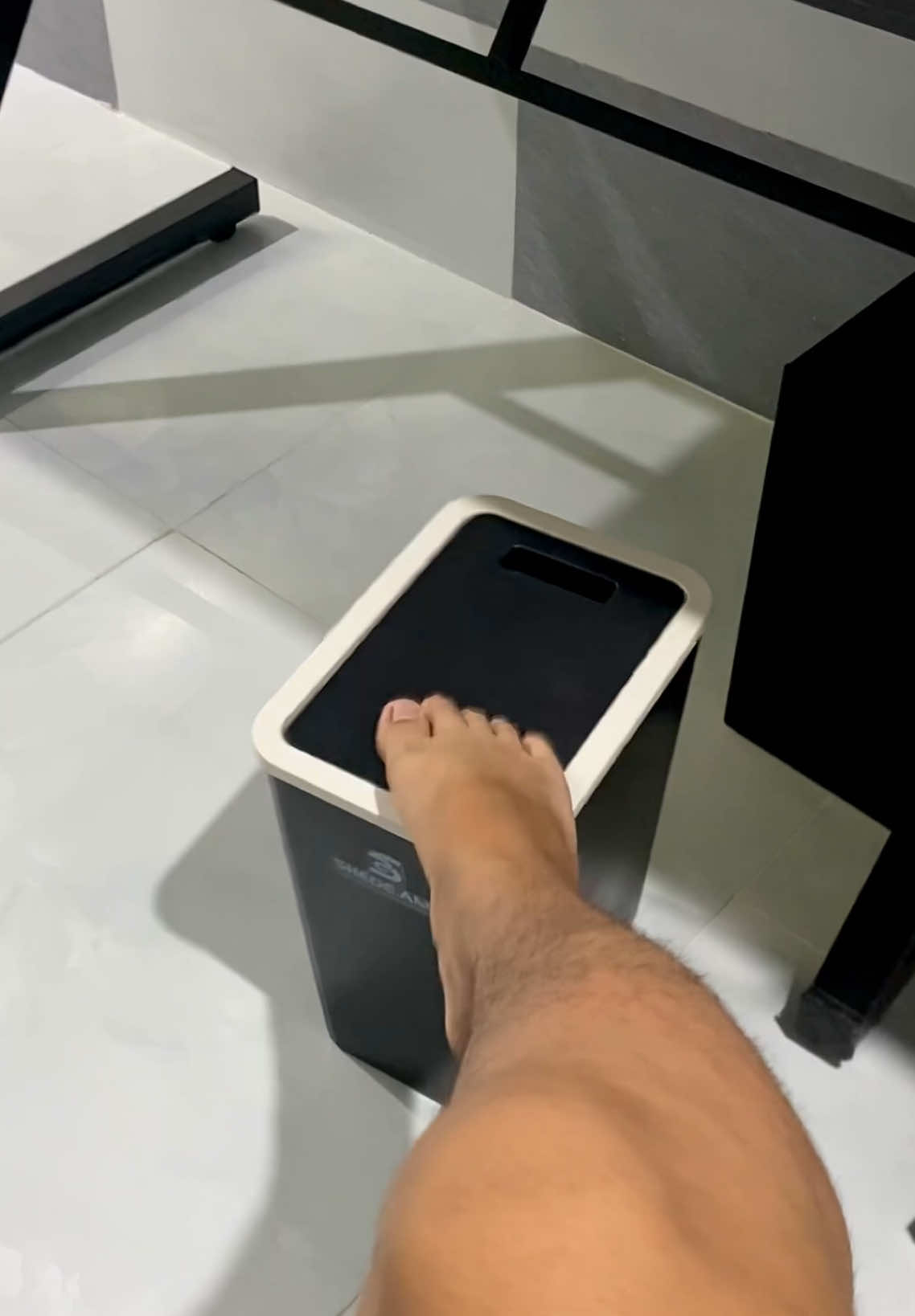 thùng rác nắp bật nhấn nút tiện lợi, thiết kế đẹp tối giản phù hợp decor để bàn làm việc hay để nhà bếp #thungrac #thungracnapbat #thungracconapday #dogiadung #mê_rì_diu 