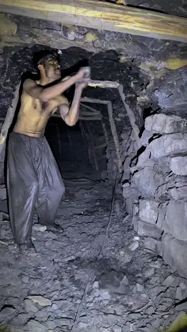 Most Dangerous Work in the world underground Coal Mining  #mine #coalmine #mining #Minecraft   #blackdiamondmining #goldmine #goldmining #undergroundcave #underground #coal #mining #foryou #diamondmining #gold #coalmine #coalmining #diamond 