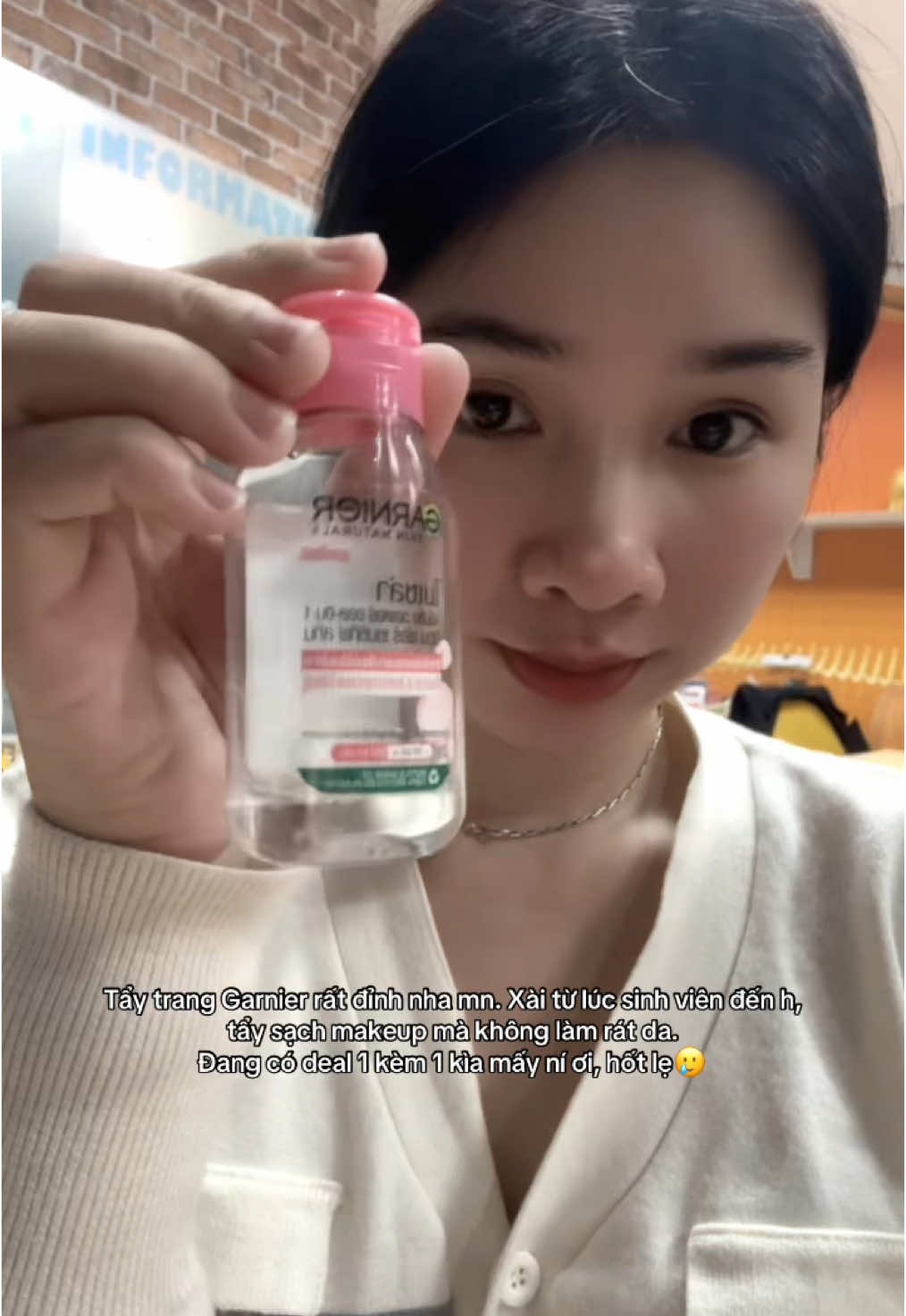 Tẩy trang Garnier đang sà le kìa mấy ní ơi