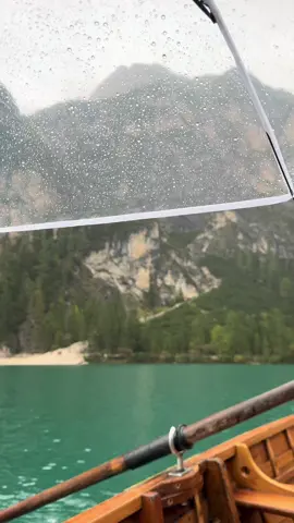وحققت حلمي وتقهويت وسط بحيره برايس والدنيا مطر🥹🌧️تتفقون أنها أجمل بحيره🥹✨؟؟ #foryou #explore #سفر 