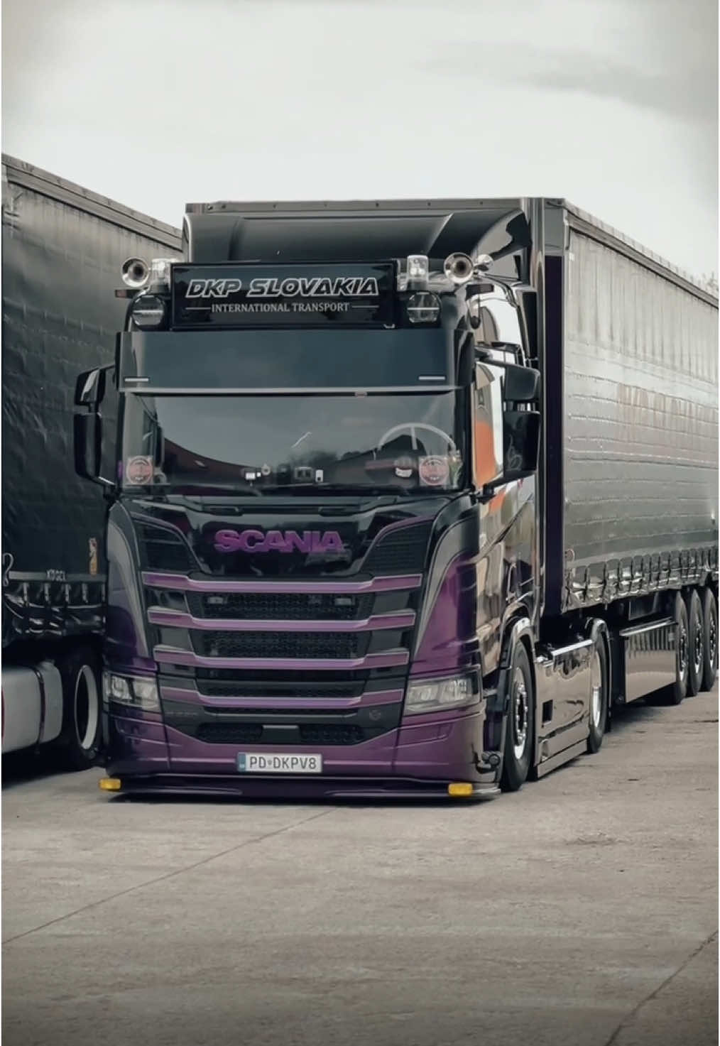 🧞 . . . . . . . . #dkpslovakia #scaniav8 #scaniapower #scaniatrucks #scanianextgen #scaniatruck #scnia660s #holandstyle🇳🇱👋🏼🤩 