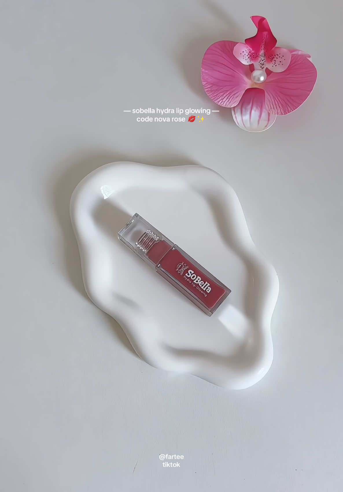 lurve sangat texture dia 🫶🏻🥹 #lipstick #sobella #hydralipglowing #makeup 