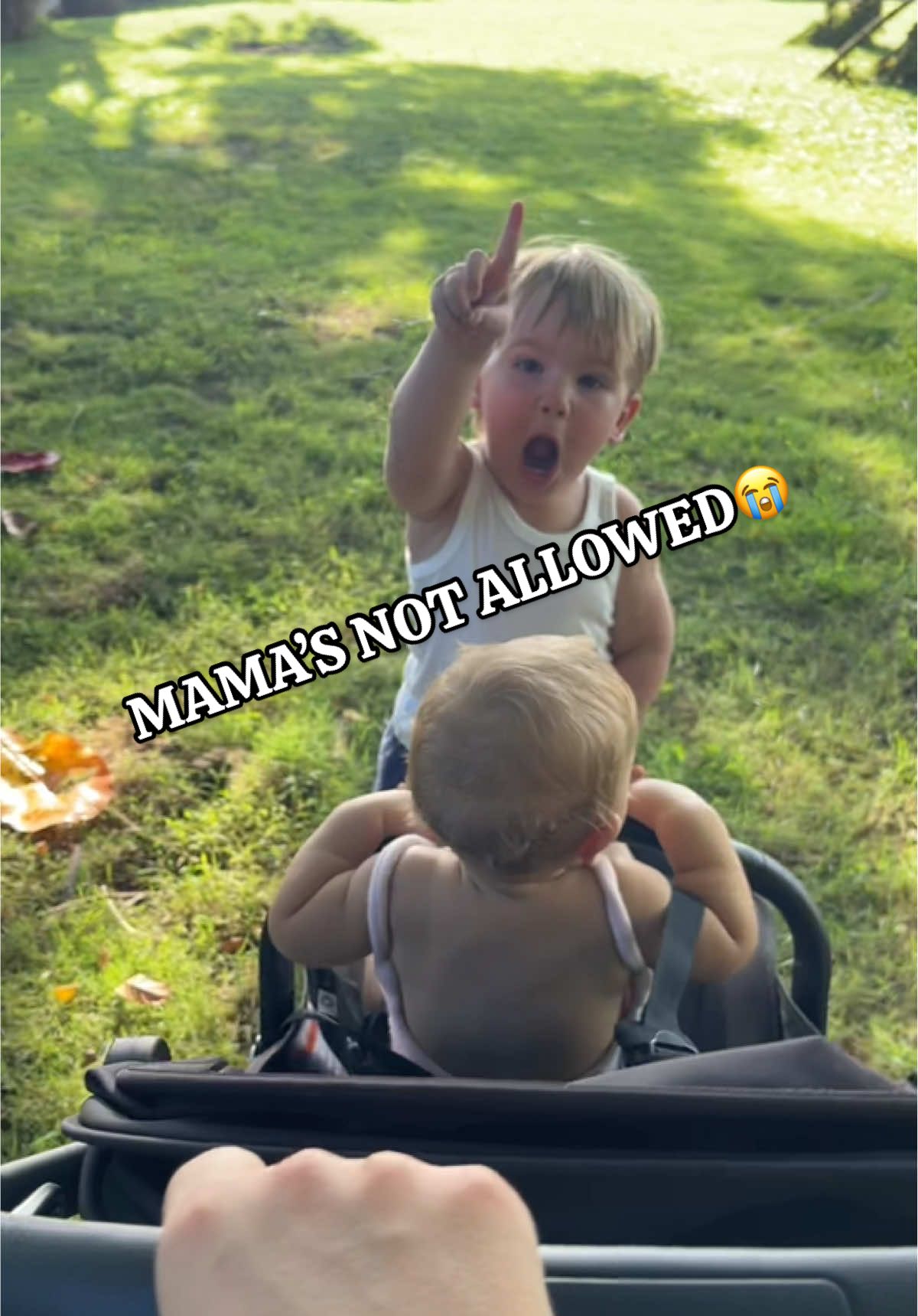 Telling mama off!! Poor Adek Lina😂 she goes through too much with Kaka Jake😭🫢 #bali #indonesia #bilingualkids #bilingual #livinginbali #expatlife #ilovebali❤ #islandlife #toddlersoftiktok #babiesoftiktok #funny #siblinglove 