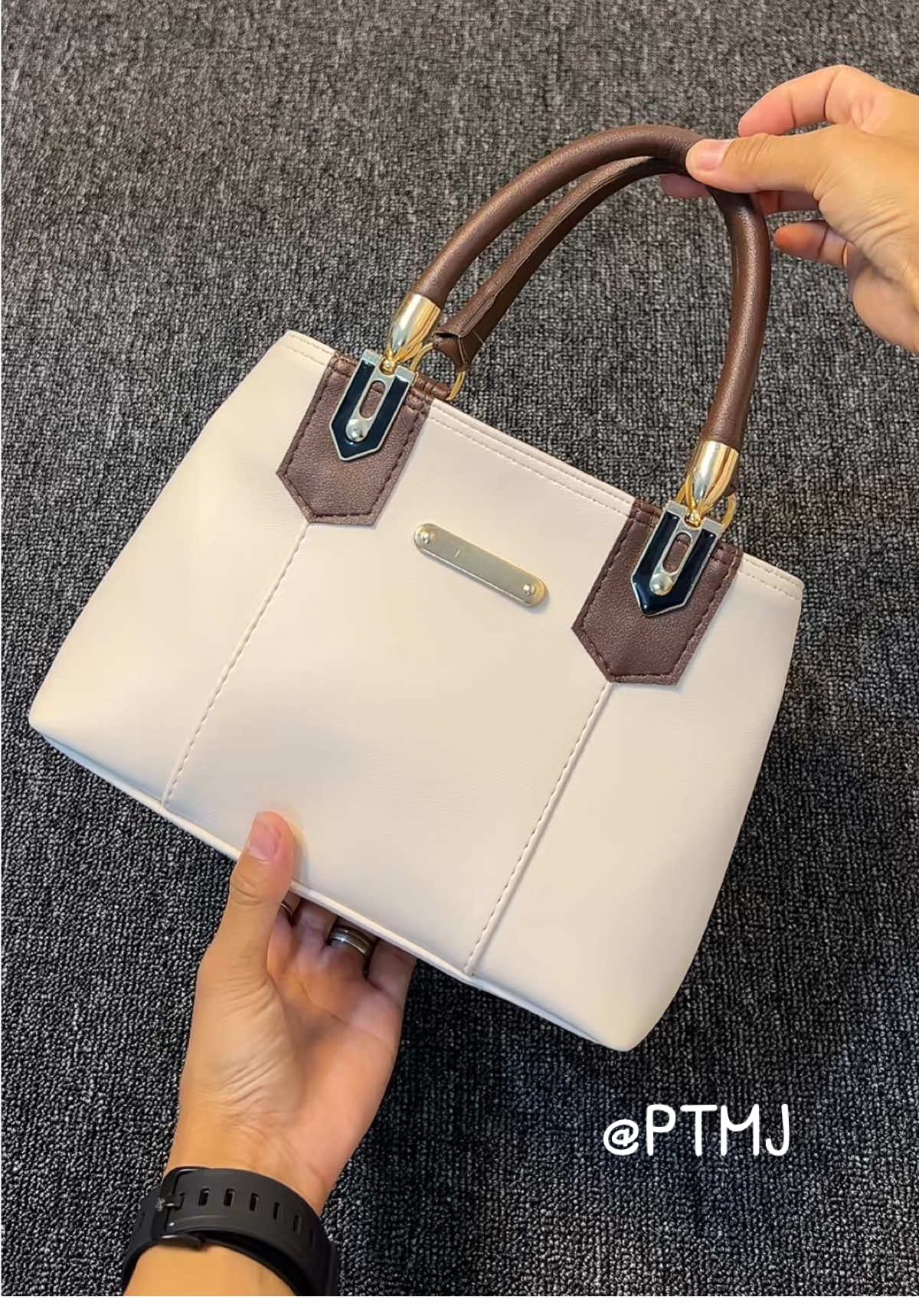 Tas paling Bestseller di PTMJ 😘😘😘 langsung co jangan sampai kehabisan 🥰🥰🥰#tas #tasselempang #tasselempangwanita #tassimpel #bestseller #ayunabag#pyf #fypage #videoviral #trandingvideo #tiktokshop #tiktoksupportme 