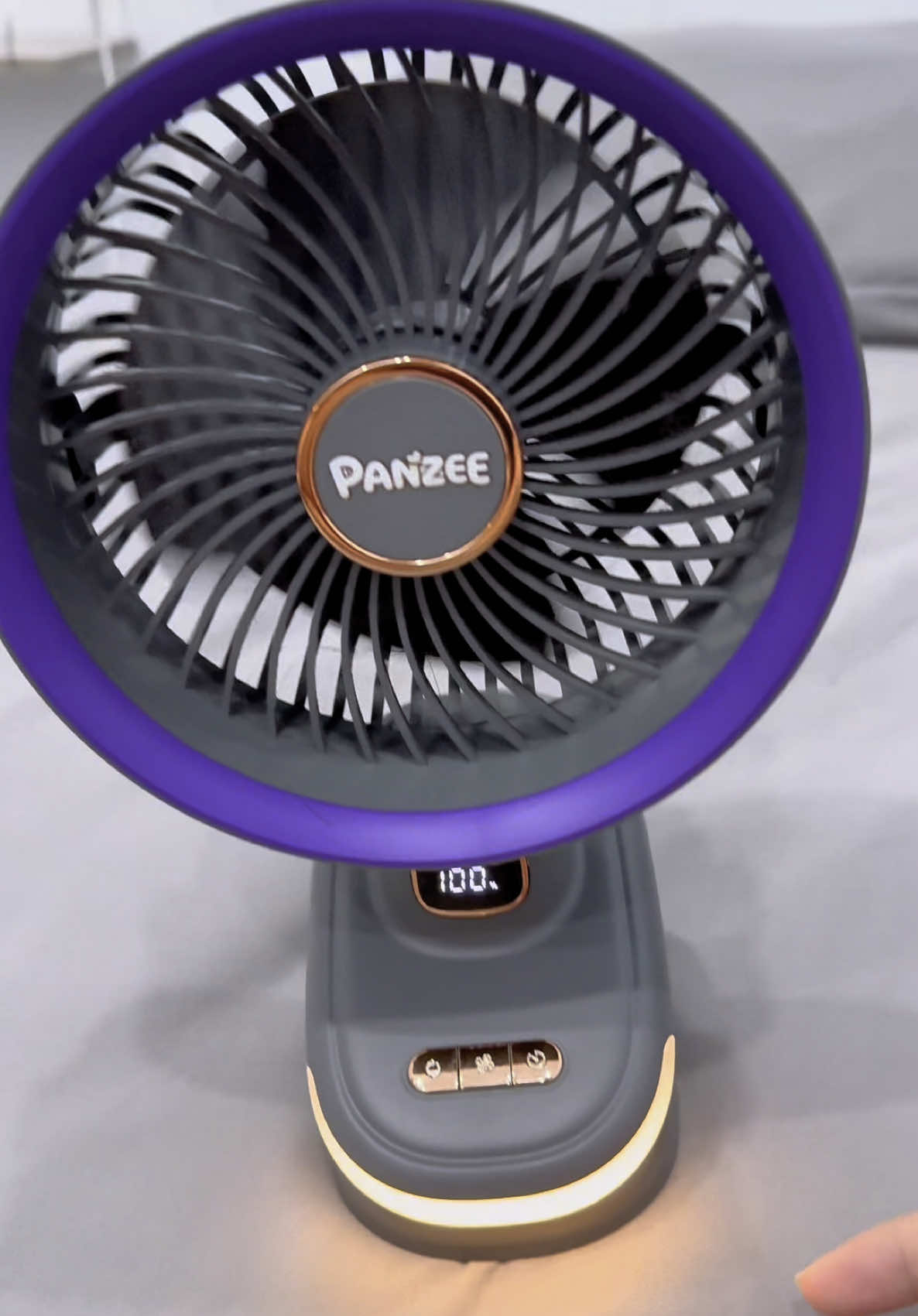 Quạt tích điện từ 8 đến 10 tiếng#xuhuong #quattichdien #quatpintrau 